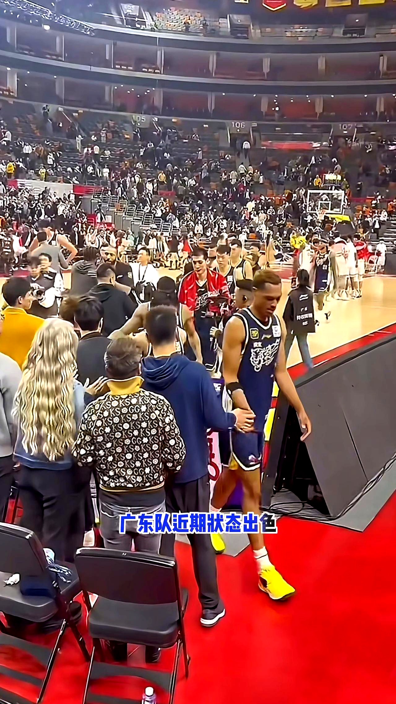 双方对决引发球迷热议，胜负难料