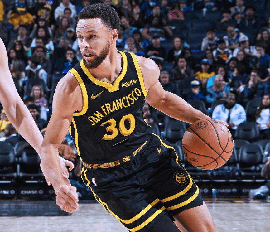 勇士客场逆转马刺实现完美记录